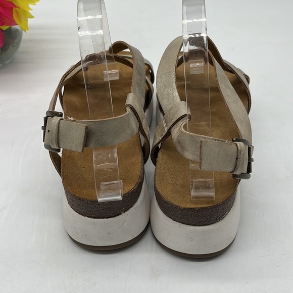 Crown Vintage Gold Strappy Platform Sandal Size 9.5. MCS2645A - Picture 4 of 7